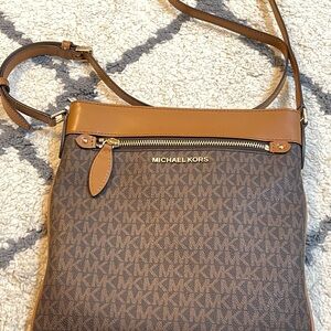 Authentic Michael Kors Connie Crossbody in mint condition.